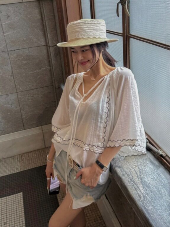 Ethnic Fusion Fashion - 韓国風パッチワークレースアップVネックトップス エスニックフュージョン レディースファッション 春秋冬 カジュアルウェア スクールストリートスタイル