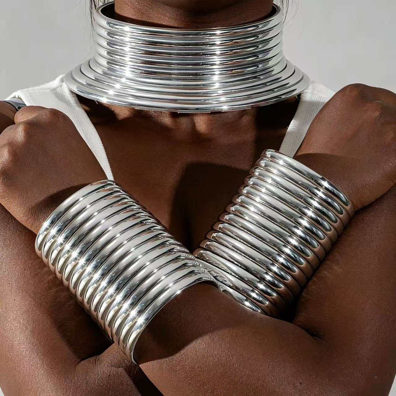 アフリカのトライバルカラーブレスレットセット、誇張されたファ - Ethnic Fashion Runway のレビューと価格