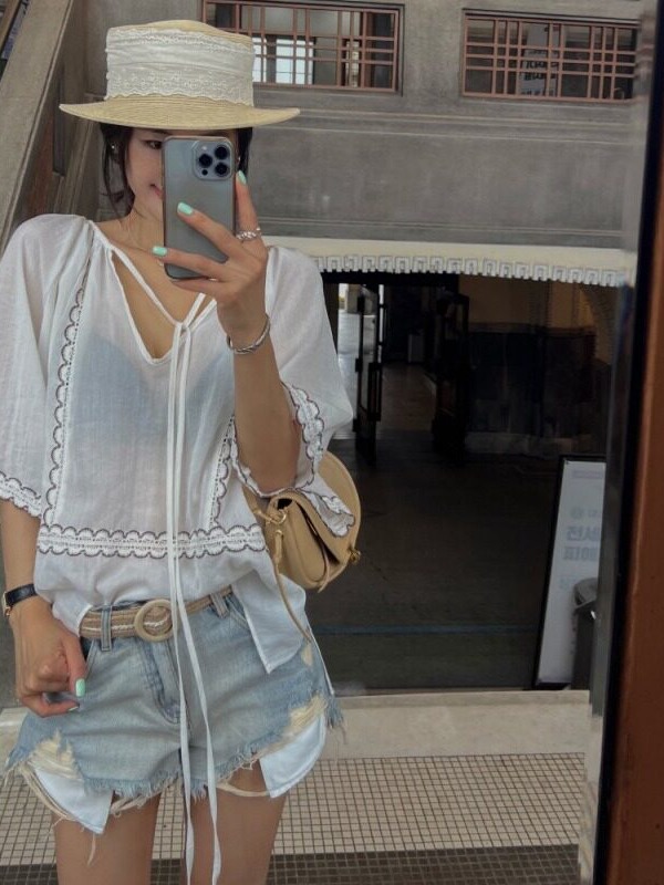韓国風パッチワークレースアップVネックトップス エスニックフ - Ethnic Fusion Fashion のレビューと価格