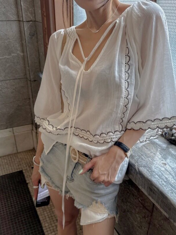 韓国風パッチワークレースアップVネックトップス エスニックフ - Ethnic Fusion Fashion のレビューと価格